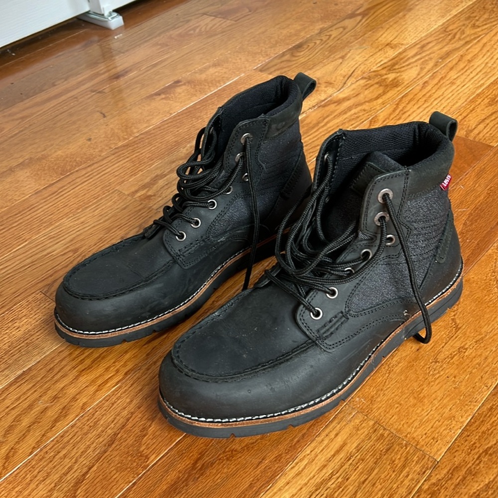 Levis Chucka Boot Black